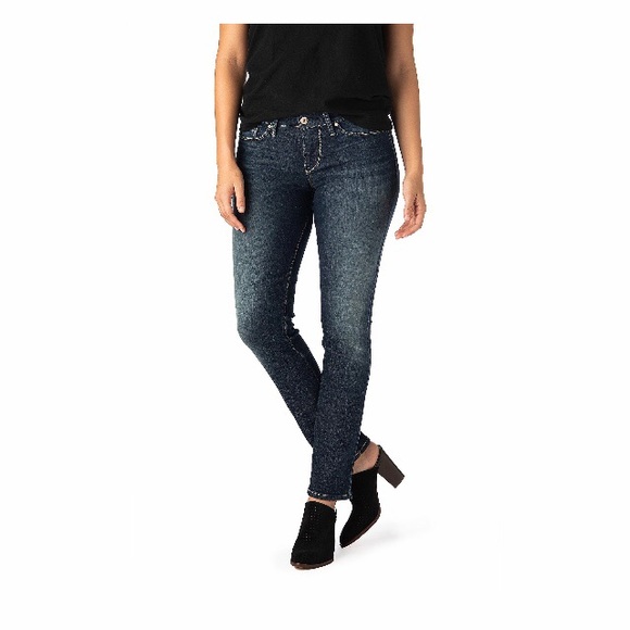 Signature by Levi Strauss Denim - NWT Woman’s Signature by Levi Modern Slim Jeans
